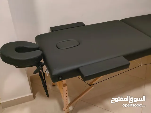 تخت مساج مميز وفخم جدا جديد بالكرتونه