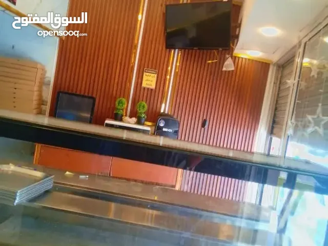 معدات محل معجنات للبيع بحاله جيده جدا لعدم التفرغ للبيع