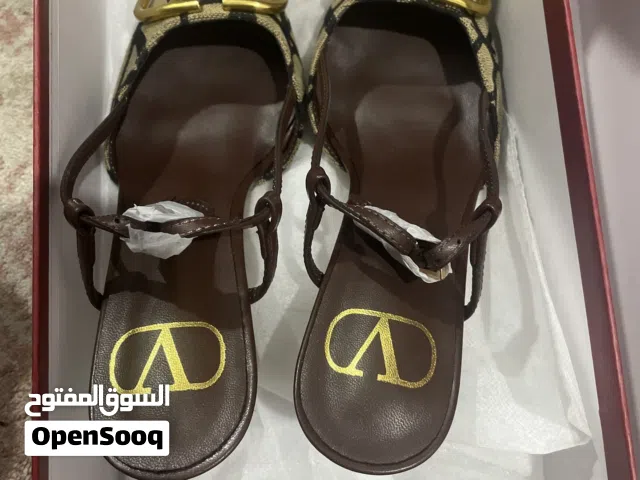 جوتي كعب ماركة Valentino مقاس 36
