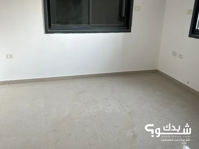 ثلاث غرف نوم غير مفروشة الإرسال 650$