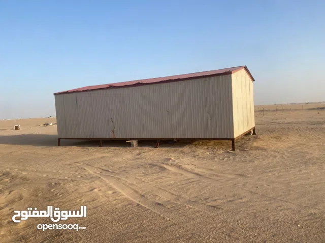 شاليه بحالة ممتازه 800 قابل للتفاوض و ننزل الي نقدر عليه بس لا تخسف السعر خلك منطقي خاص للي صامل