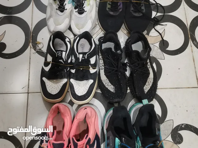 37 Sport Shoes in Amman