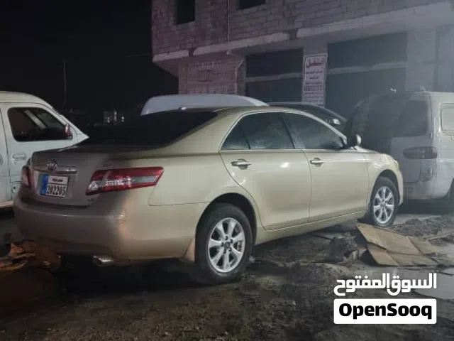 2011 تويوتا كامري LE