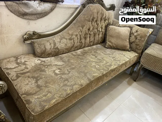 طقم كنب 11مقعد مع طاوله زجاج كبيرة وطاولتان جانبيات    خشب نوعيه ممتازة نضيف جدا