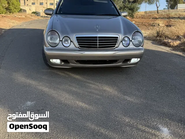 2001 مرسيدس بنز الفئة-E E 200