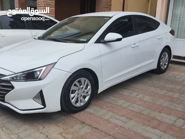 Sedan Hyundai in Dhofar