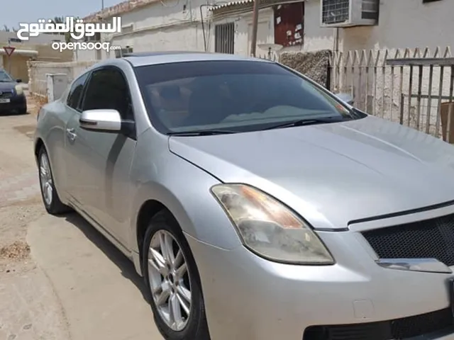 Nissan Altima (2 door) (4 seater)