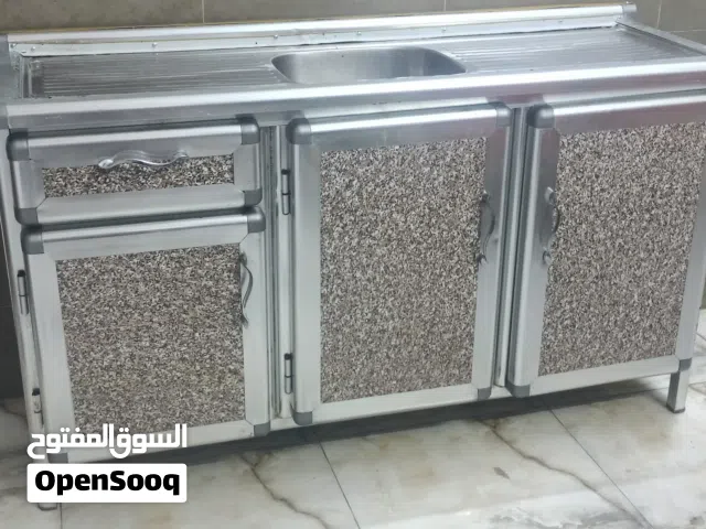 كاونتر المنيوم سنك استيل قطعة واحدة متر وستين نظيف وجاهز وقوي كما موضح بالصور  بسعر مناسب 110 الف