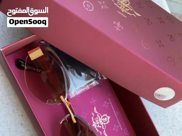 نظارة شمس نسائية فخمة مع العلبة وحافظة النظارة