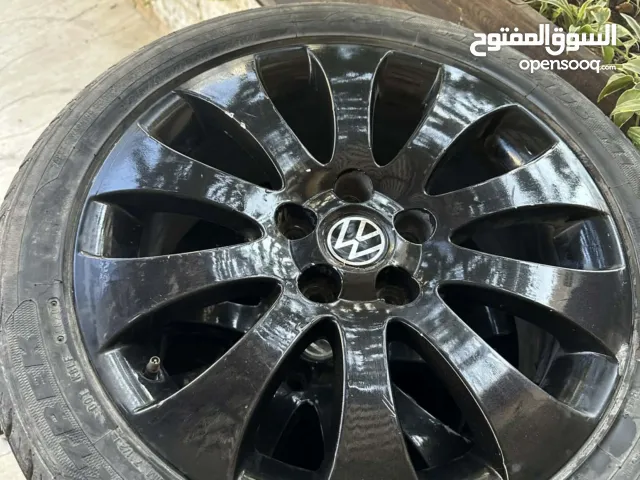 جنط مع الكوشوك الي عليه طقم كامل لمجموعة VW