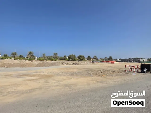 أرض سكنية زاوية للبيع بمطله شارع السلطان قابوس (مساحة الأرض : 600 م)