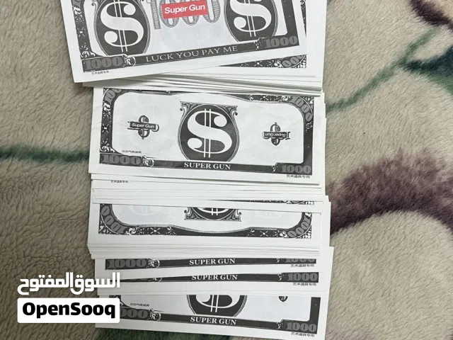 مسدس الفلوس الشهير (Super Gun) باللون الأحمر مع رزم فلوس