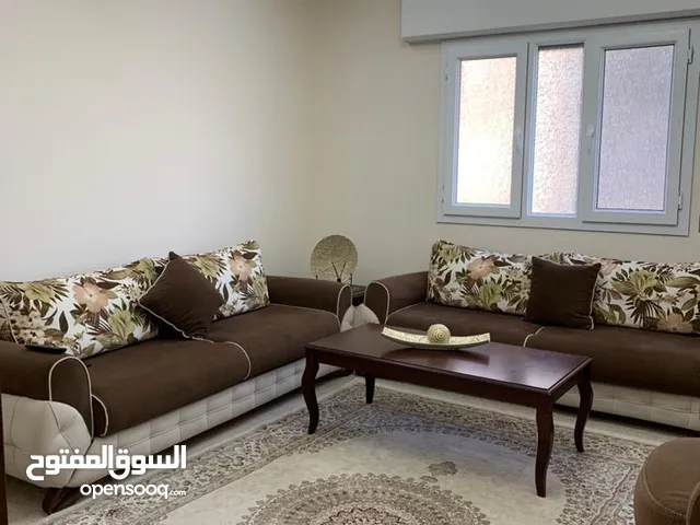 شقة دور ثاني في زناتة