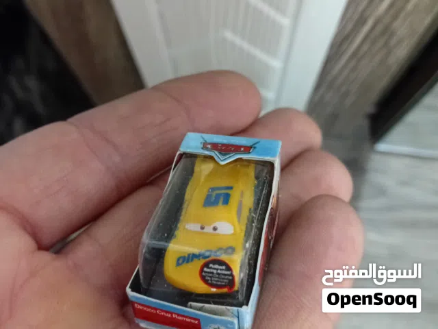 مجسم صغير  لعبة "دينوكو كروز راميريز" الصفراء الصغيرة، نسخة طبق الأصل من فيلم سيارات