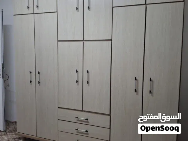 خزانه كبيره تشطيب نظيف وشغل ممتاز