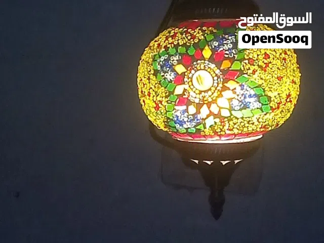 ثريا خشب وفوانيس عدد 4 تركي نحاس وزجاج ملون شغل يدوي  بحاله جيده