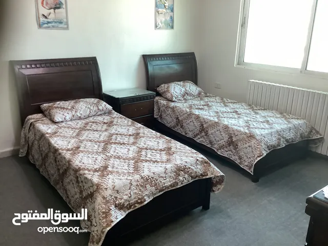 غرفة نوم مستعملة خشب لاتيه للبيع بسعر مغري جداً
