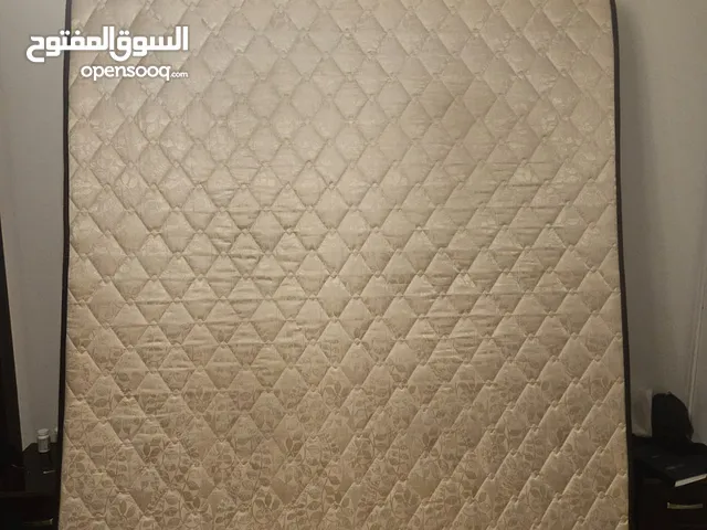 فرشة اسفنج زنبركية مزدوج 190x200 مستعملة بحالة جيدة جدا