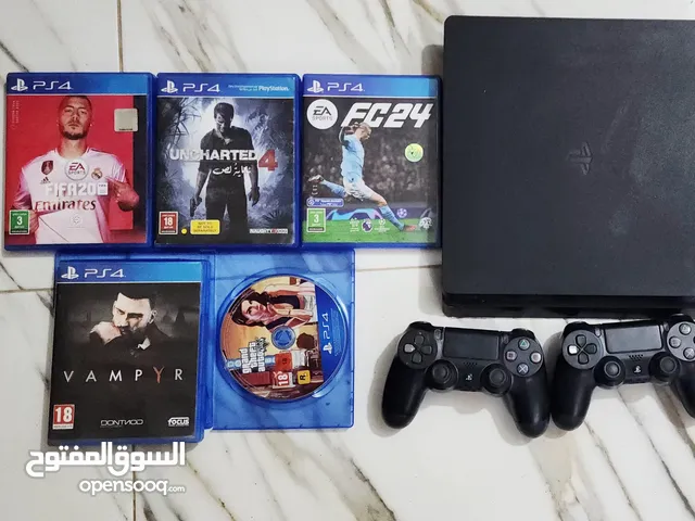 Ps4  ذاكرة 1تيرة معا سيدي FC2024 9وكالة 4 سيديهات اصلية متنوعة  و2 يدات تحكم  وكالة  احدث اصدر تشغيل