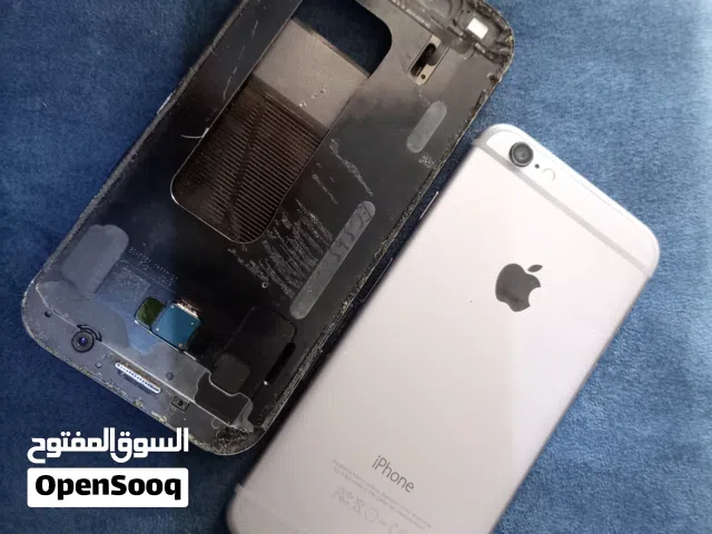 قطع هاتف و كاميرا ومفاتيح سيارات