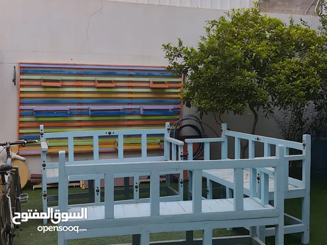 كراسي شعبية مع طاولات