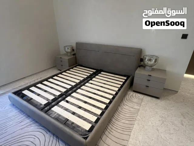 نجار تصميمات و تركيبات معه فريق عمل ادق التفاصيل واجود الخامات