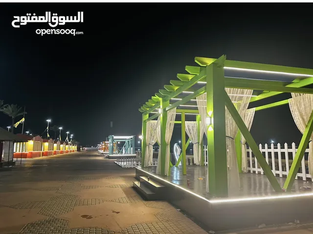 مبنى تجاري للبيع على الرئسي سوق الجمعة بالقرب من كوبري سوق الجمعة مدخوله 15الف شهري