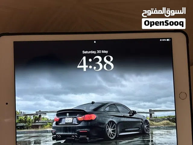 iPad 7th Gen (128GB) نظيف جداً مع الكرتون - لقطة!