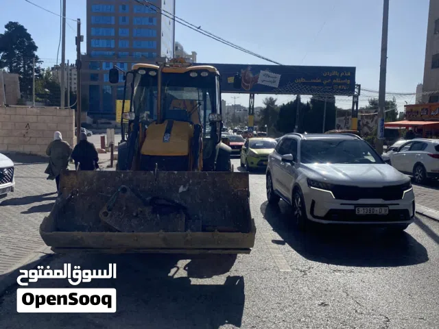 مقاولات وتعهدات عامه؛ يوجد لدينا كافه المعدات اللازمه للقيام باعمال الحفريات واللناء