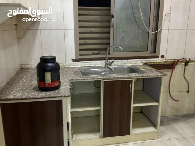 للايجار شقه تتكون من غرفتين وصالة ومطبخ وحمامين الرفاع الغربي بالقرب من مجمع ماكر مارت مطلوب 240