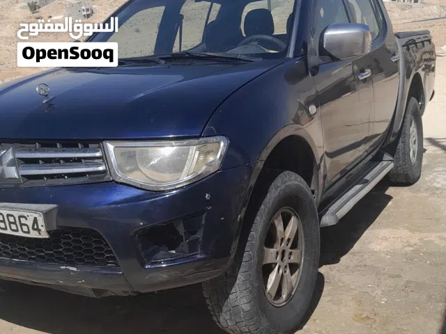 2011 ميتسوبيشي L200 Standard