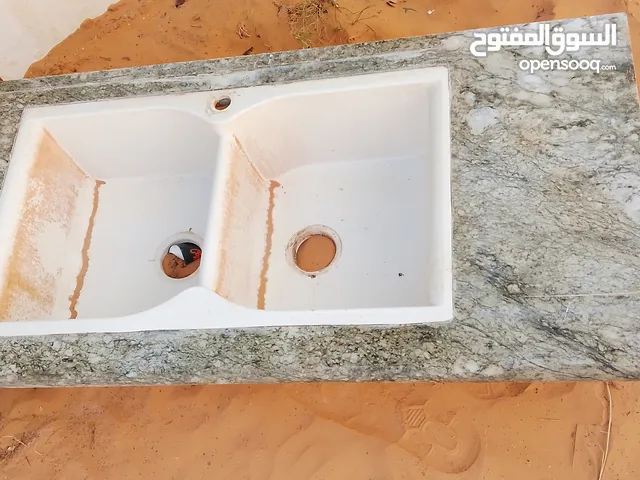 رخام نضيف مع الحوض 3 قطع رخام نوعيه ممتازه السعر قابل لنقاش