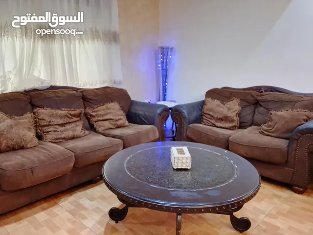 طقم كنب ثقيل+طاولة وسط دائرية الطقم منفصل عن الطاولة