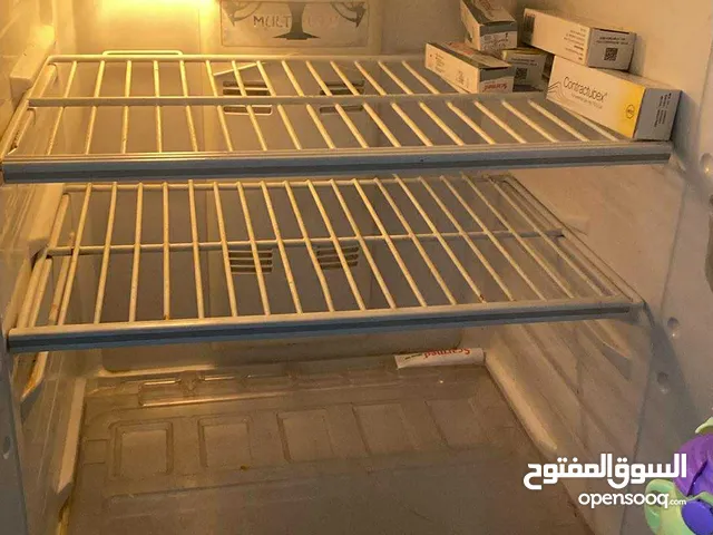 ثلاجة للبيع بحالة جيدة