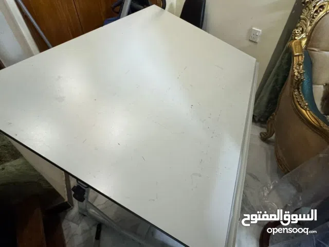 طاولة رسم هندسي لطلاب هندسة معمارية  مستعمل بحالة جيدة جدا وبسعر مناسب