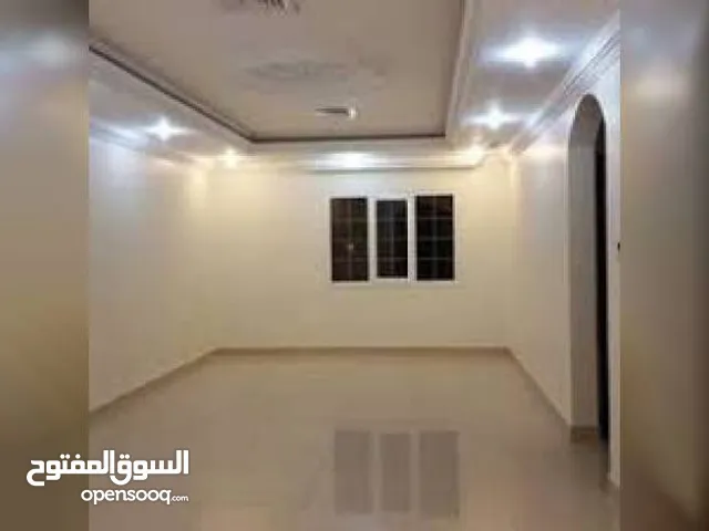 235 m2 5 Bedrooms Apartments for Rent in Northern Governorate Madinat Hamad