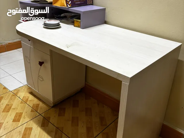 طاولة مكتب مستعمله و قويه و نظيفة