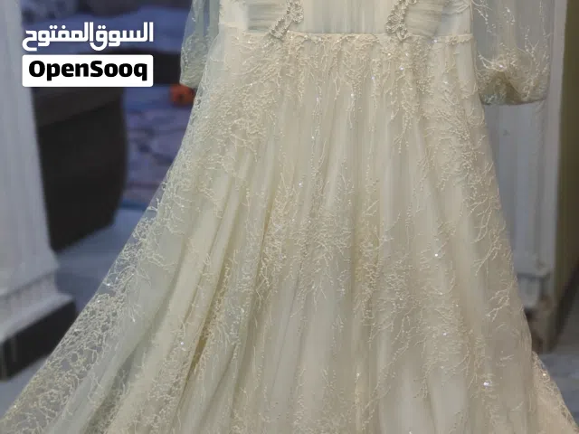 فستان اوف وايت