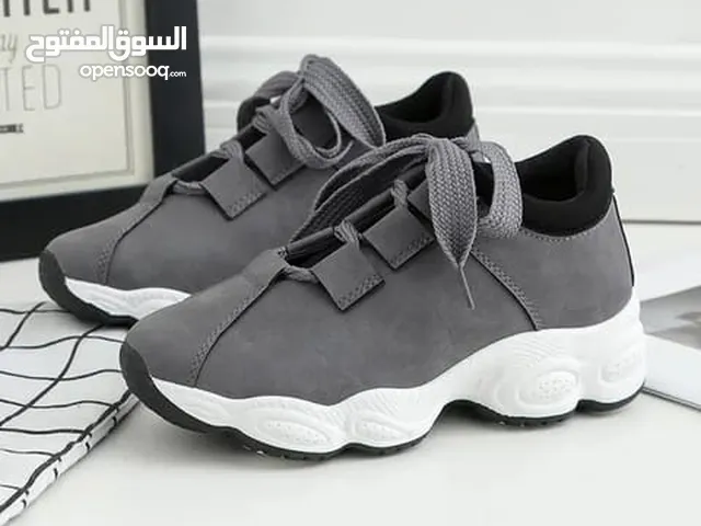 Other Sport Shoes in Al Dakhiliya