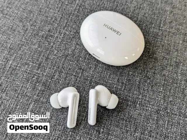 freebuds 5i huawei قاعدة والسماعتين