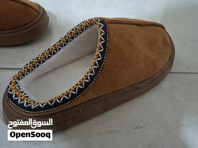 خف دافئ ومريح شبشب منزلي شتوي فرو ناعم شبشب مريح ودافئ، مبطن بفرو ناعم من الداخل