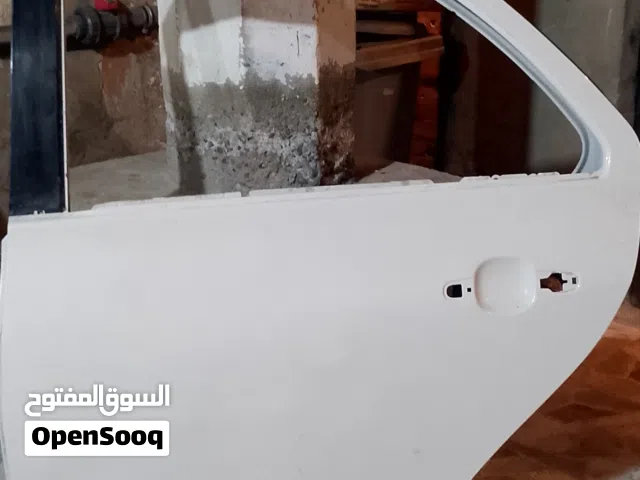 باب امامي و خلفي الايسر يارس لون ابيض