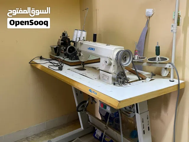 ماكينة خياطة صناعية JUKI DDL-5550 أصلية – كاملة مع طاولة ومحرك – مستخدمة خفيف وجاهزة للعمل فوراً