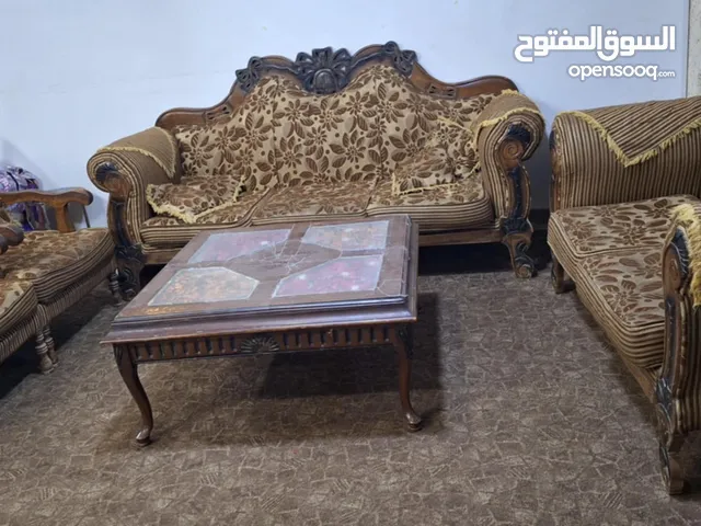 طاولة سفرة 8 مقاعد وغرفة ضيوف ثلاثية وثنائية ومفردتين وطاولة مربعة