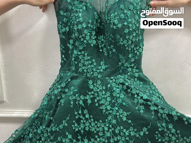 فستان اخضر مستعمل بحاله ممتازه ونظيف جدا