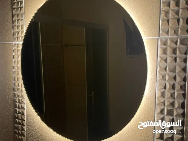 مرايا حمام مع ضوء
