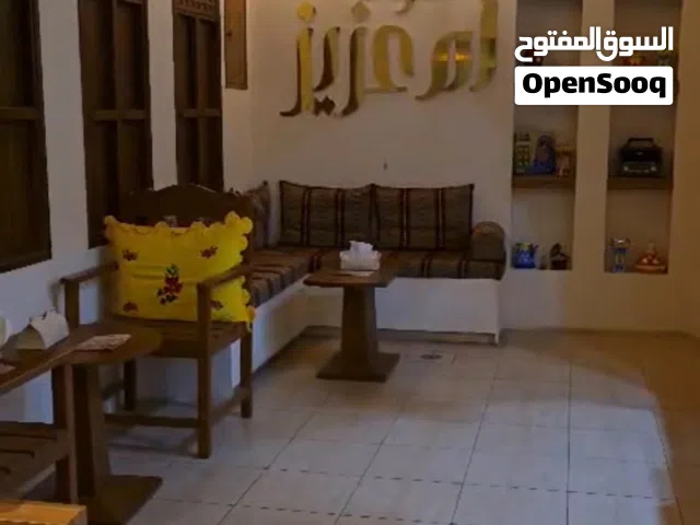 مقهى تقليدي متكامل وجديد في صلالة جاردنز مول