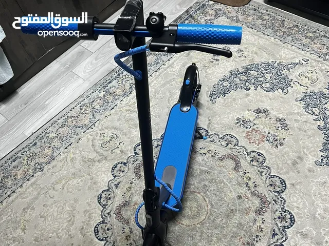 سكوتر مجدد كل شيء جديد في مشكلة واحدة البطارية خراب يحتاج بريك