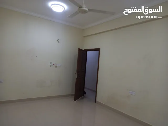 غرفة وحمام فقط في الخوض السابعه خلفه المركز الصحي  ط ا ر ق