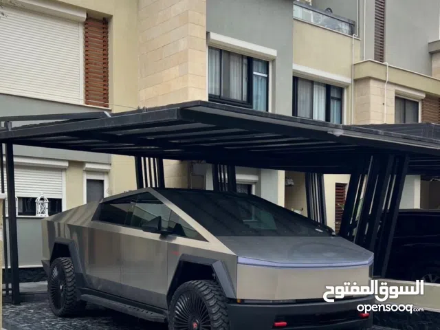 تسلا سايبر تراك للايجار
